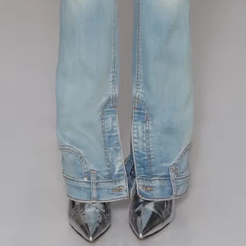 REVICE “FARRAH FLARE” Light Wash Flare Jeans in Pale Blue Waist Band Leg Opening - Picture 2 of 6